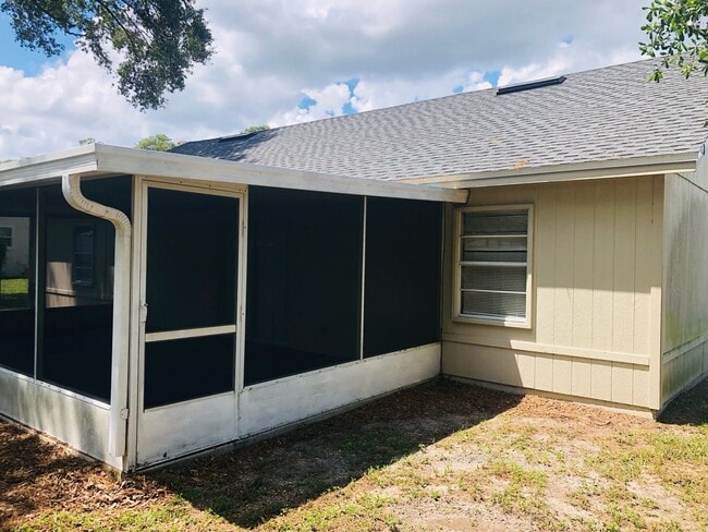 Building Photo - 3/2/2 Deltona