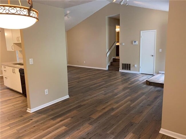 Building Photo - 3913 McGill Dr