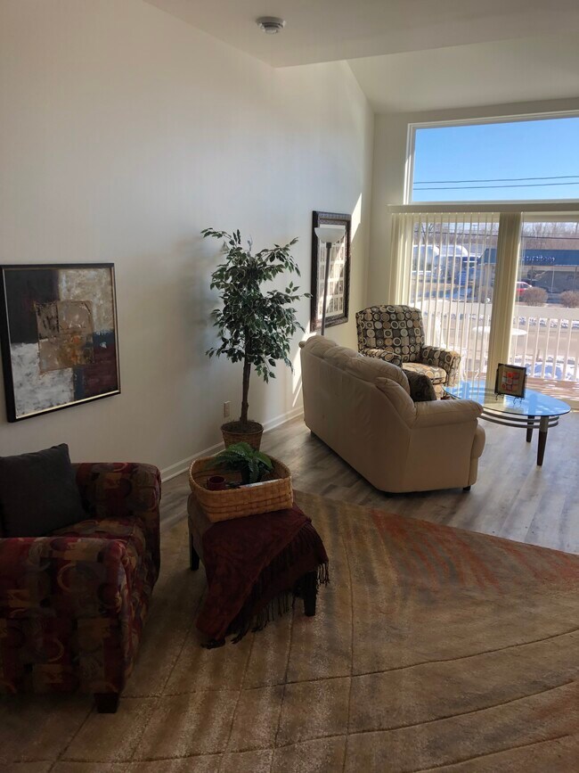 Living Room - 1106 Ridge Creek Cir
