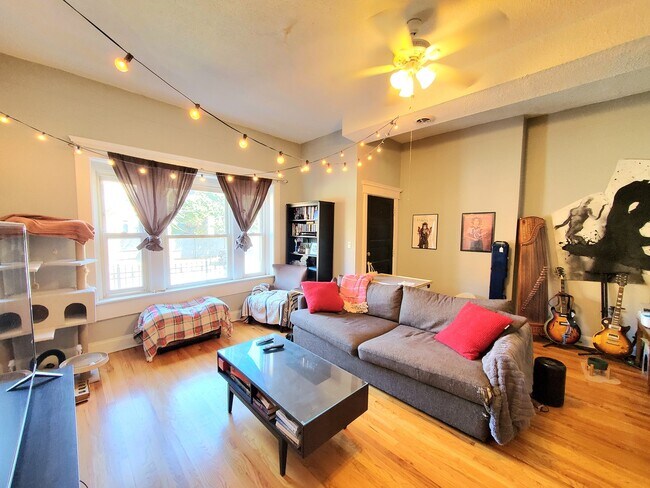 Foto del edificio - 2611 W George St