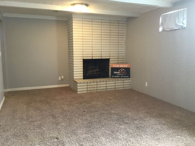Foto del edificio - 4 Bedroom 2 Bath  Home 2 Car Garage.