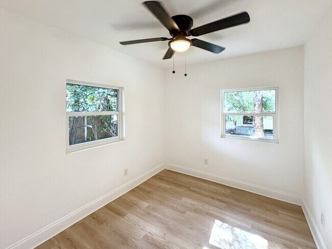 Foto del edificio - 4605 N Hubert Ave