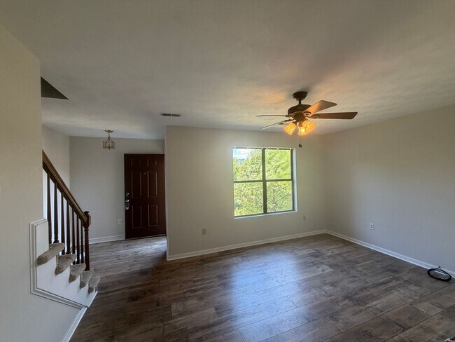Foto del edificio - Salem duplex/townhouse