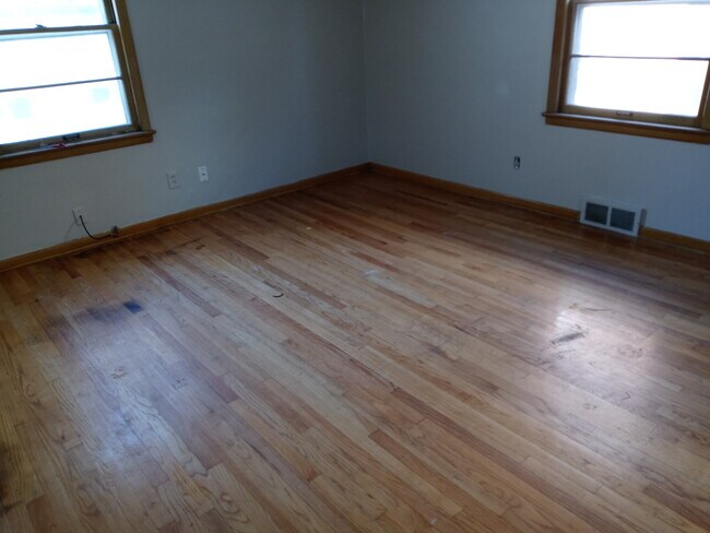 Building Photo - 2392 Warrensville Center Rd
