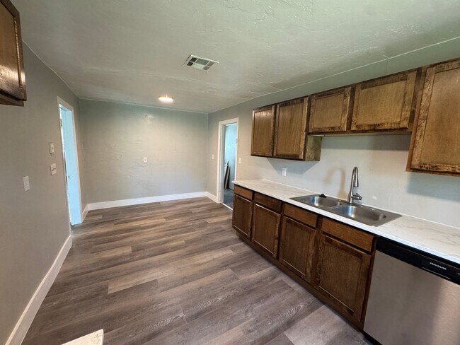 Foto del edificio - Northwest OKC 3 bed home