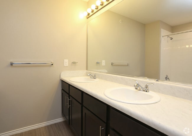 1HAB x 1BA 759 ft² - EMLI at Liberty Crossing Apartments