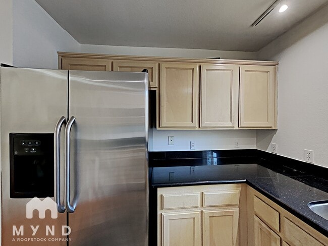 Building Photo - 690 Applause Pl