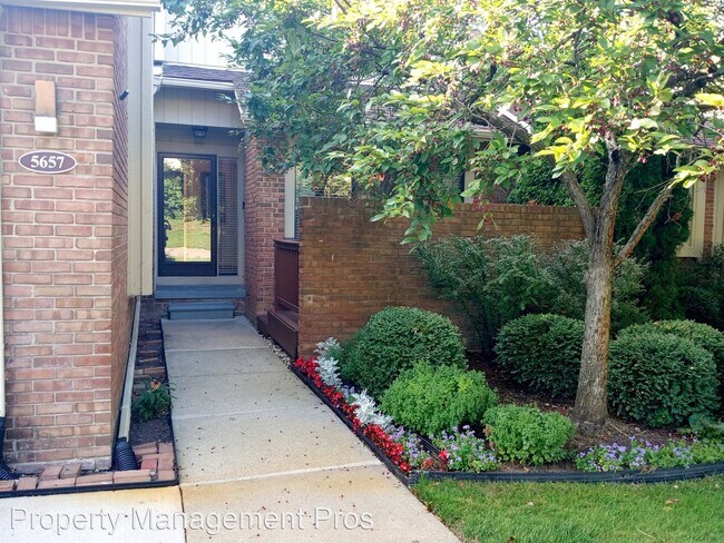 Building Photo - 3 br, 3.5 bath House - 5657 Hillcrest Circ...