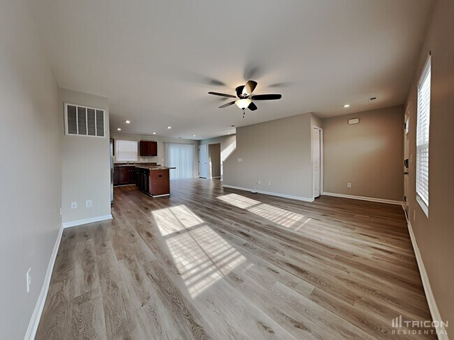 Foto del edificio - 656 McCormick Ln
