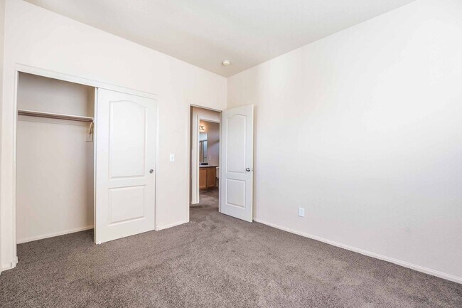 Foto del edificio - Introducing a 3 Bedroom property nestled i...