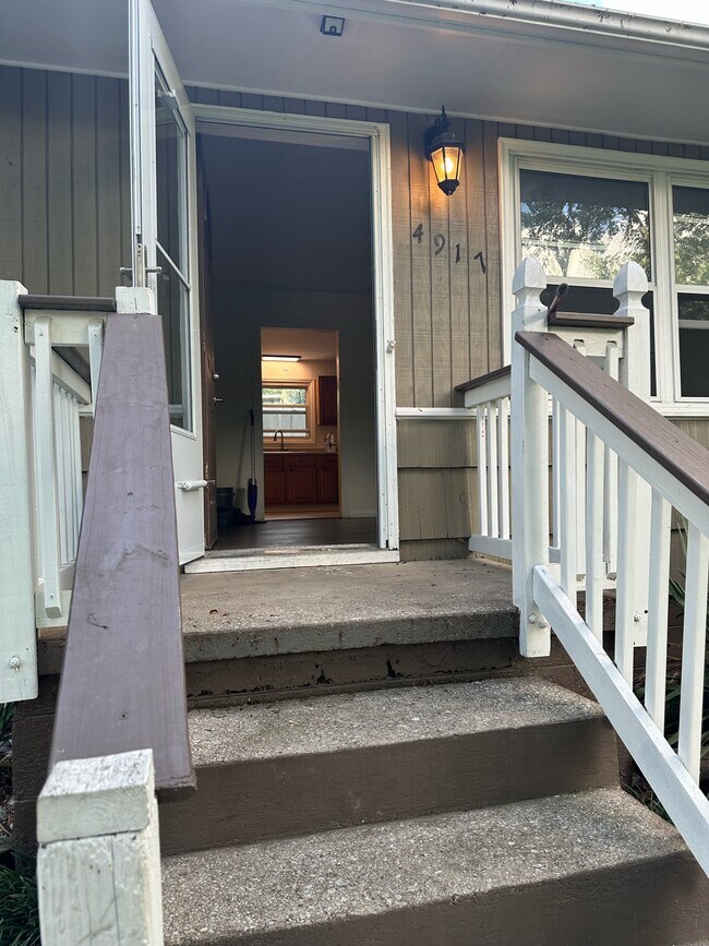 Building Photo - 4917 Azalea Dr
