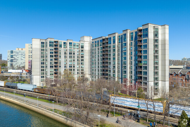 Foto del edificio - One Riverside Place