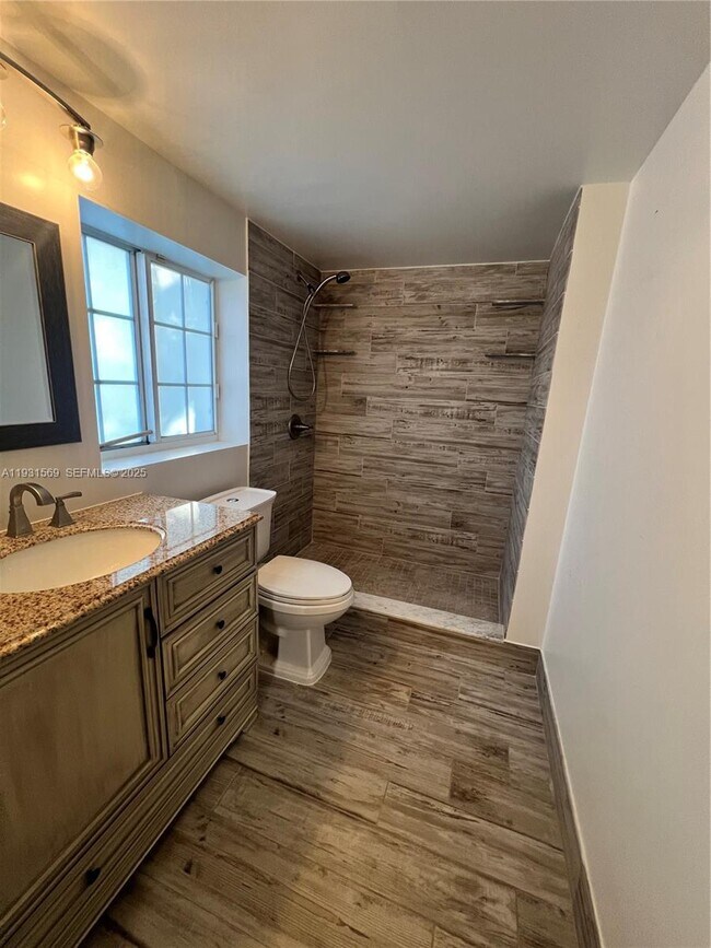 Foto del edificio - 2021 SE 10th Ave