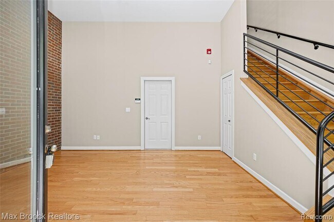 Foto del edificio - 420 Lewis Ct