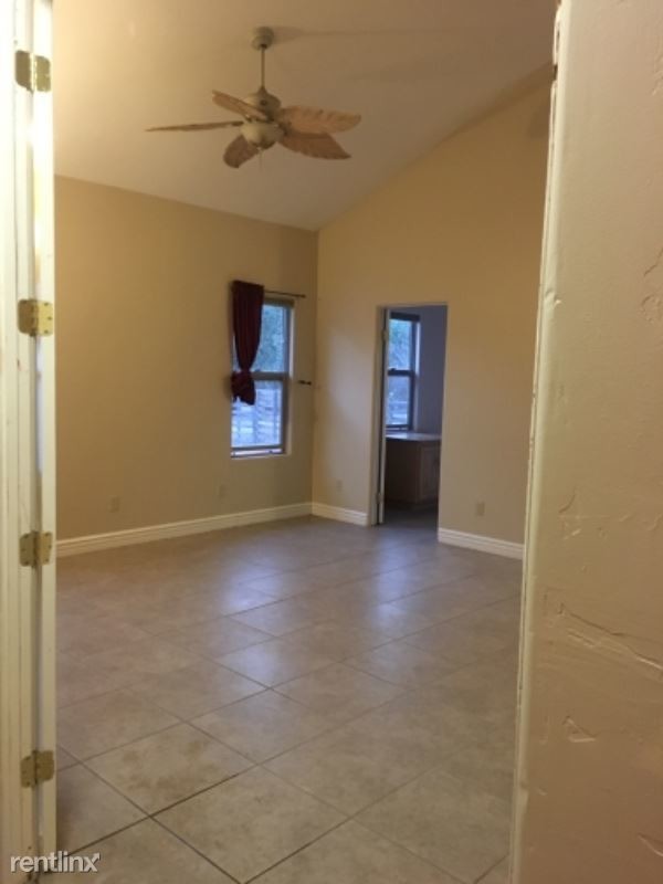 Foto del edificio - 12241 Broadway Rd