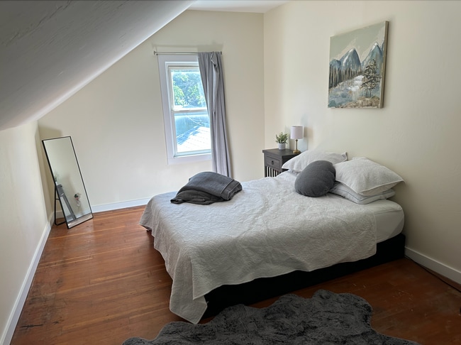 Building Photo - 214 S G St