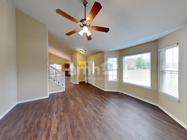 Foto del edificio - 816 Shorewood Dr