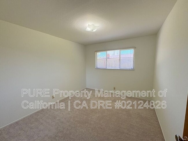 Building Photo - 1432 Weaverly Dr