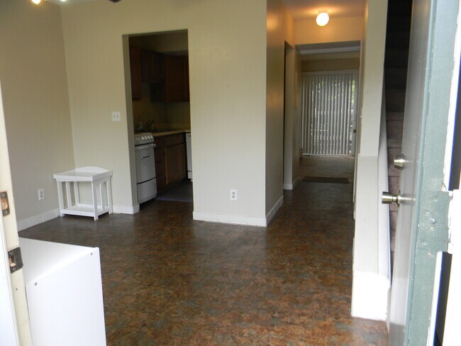 Building Photo - 3499 Kenbrooke Ct