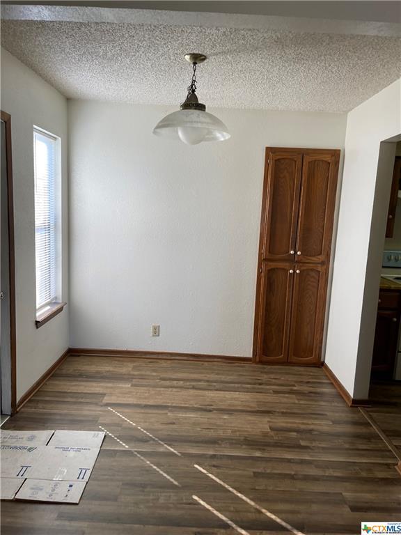 Building Photo - 1314 S Mesquite Ave