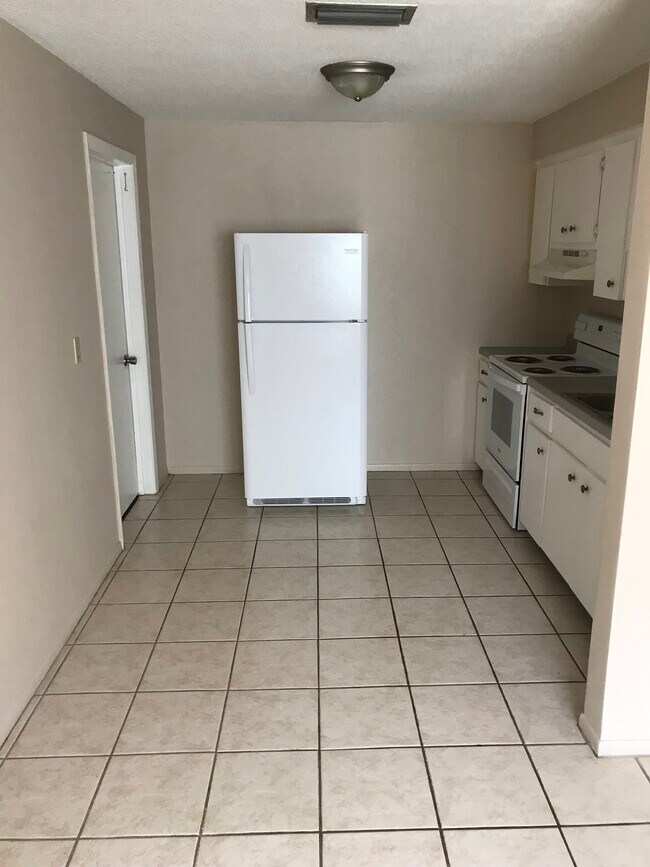 1489 Fresh Dr Unit C, Dunedin, FL 34698 Apartments in Dunedin, FL