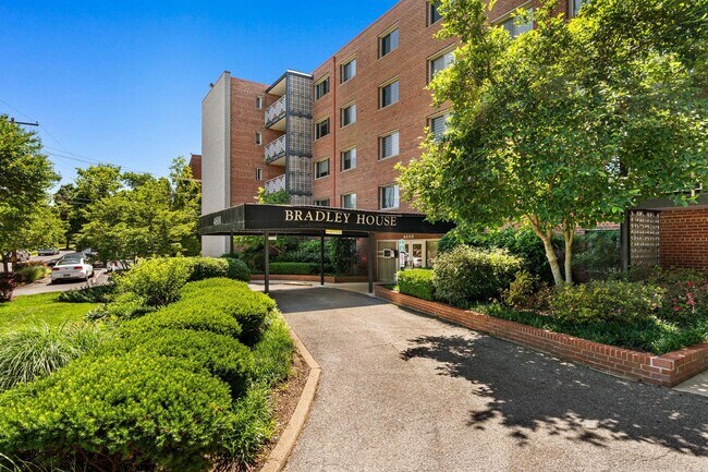 Foto del edificio - 4800 Chevy Chase Dr