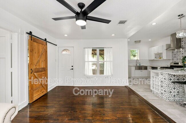 Foto del edificio - 1214 W Summit Ave.