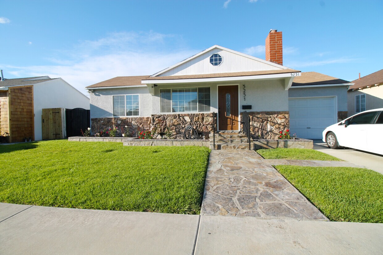 Foto principal - 5251 W 124th St