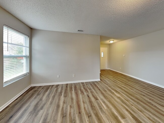 Foto del edificio - 7938 Hydrangea Ct