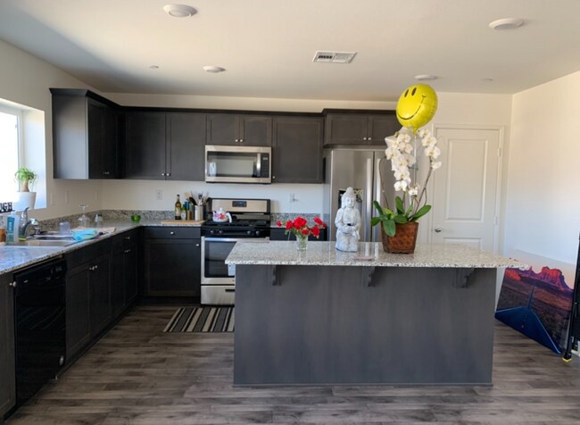 Building Photo - 5872 Tangerine Ave