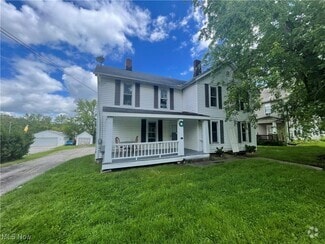 Building Photo - 424 Cleveland Rd