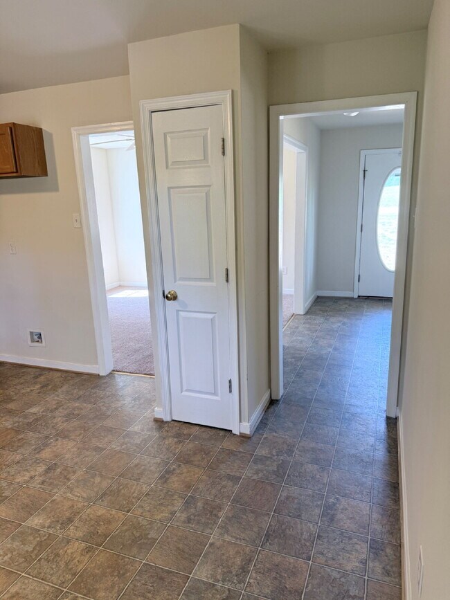 Foto del edificio - Spacious Lake View/Access Home in Chesterfield!