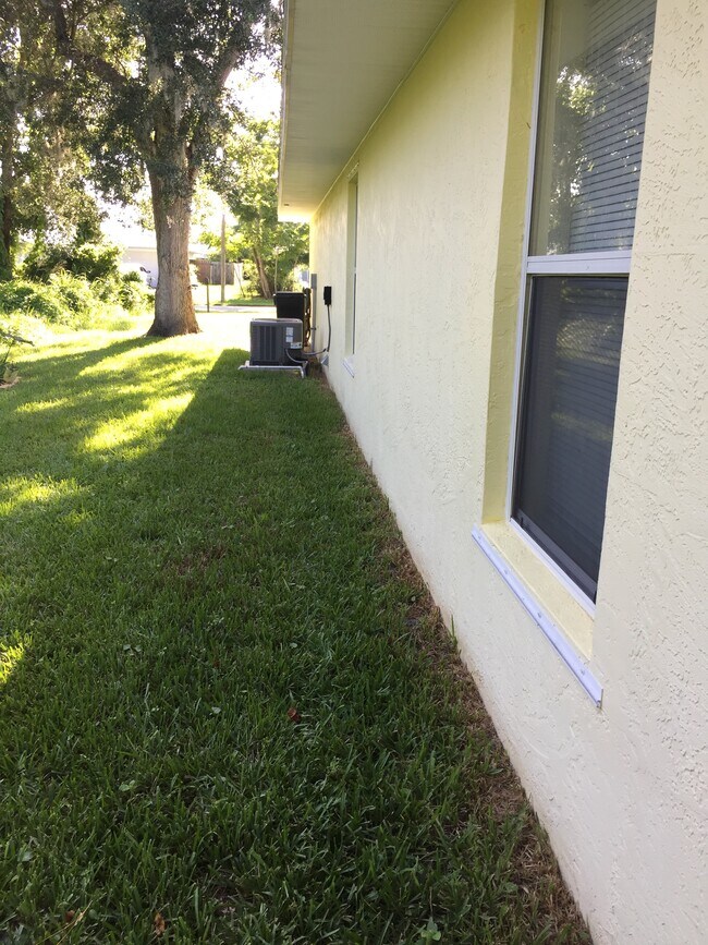 Foto del edificio - 3321 India Palm Dr