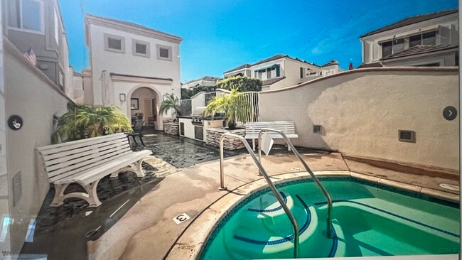 Community Spa & Grill with 2 bathrooms - 700 Lido Park Dr
