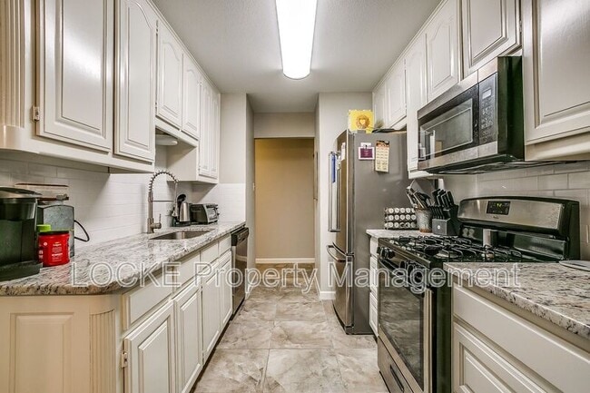 Building Photo - 512 Stallion Ln