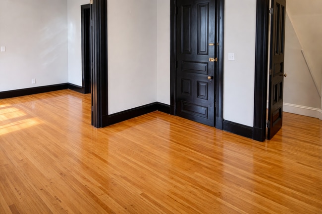 Building Photo - 283 Front Ave