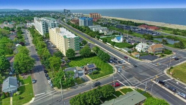 Foto del edificio - 422 Ocean Blvd N