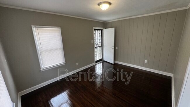 Building Photo - 1351 Salem St