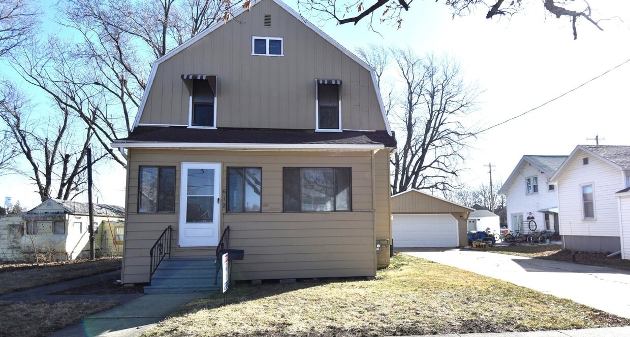 Primary Photo - 3 Bedroom 2 Bathroom 2 Stall Garage