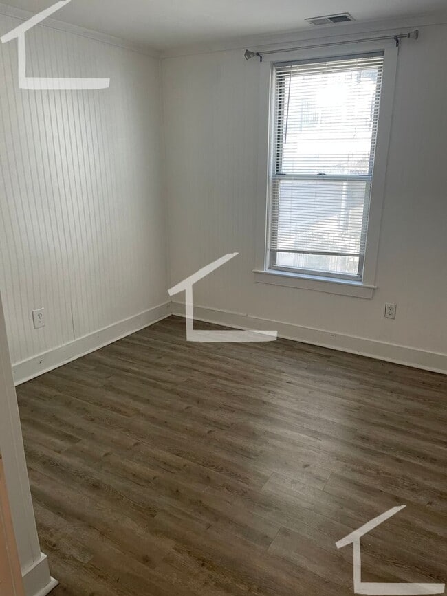 Building Photo - 9/1 Renovated 4BR/1.5BA w/laundry in unit, AC, near Castle Is!