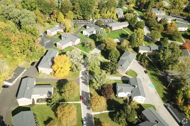 Foto aérea - Pittsford Village Estates