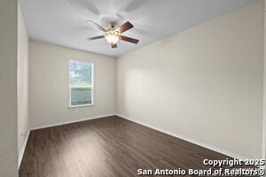 Building Photo - 220 Hinge Creek