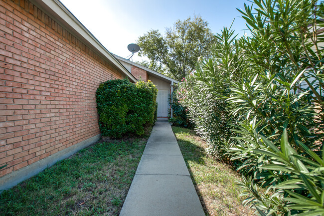 Building Photo - 4823 Fletcher Ave