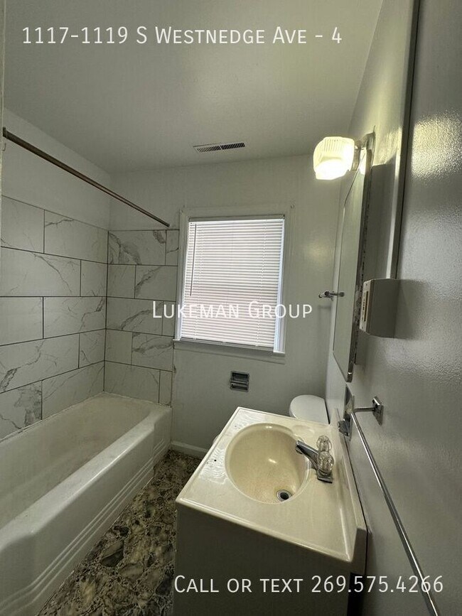 Foto del edificio - 1117-1119 S Westnedge Ave-4