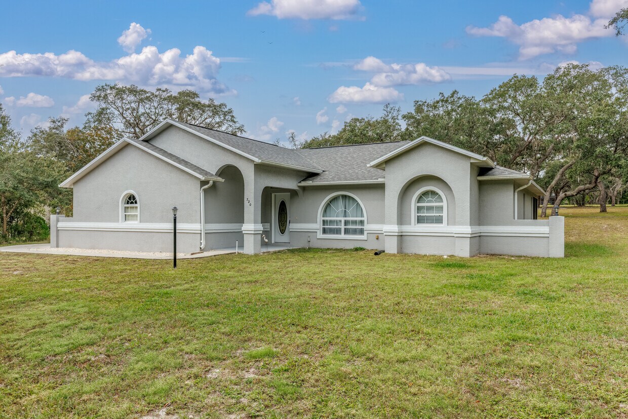 Foto principal - 320 N Fresno Ave