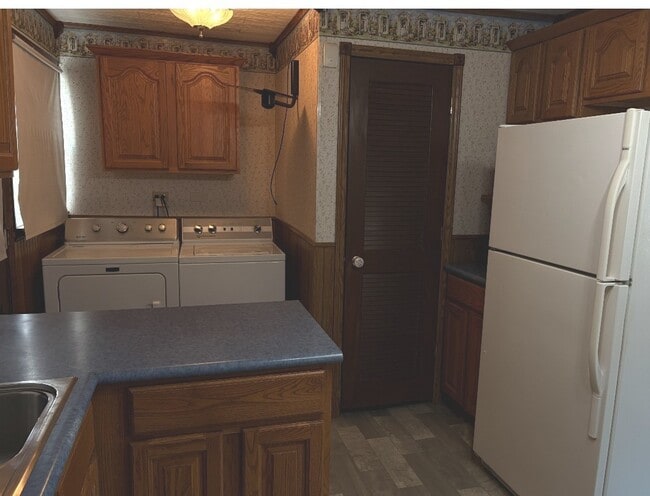 Building Photo - 17053 Lorenz Ave