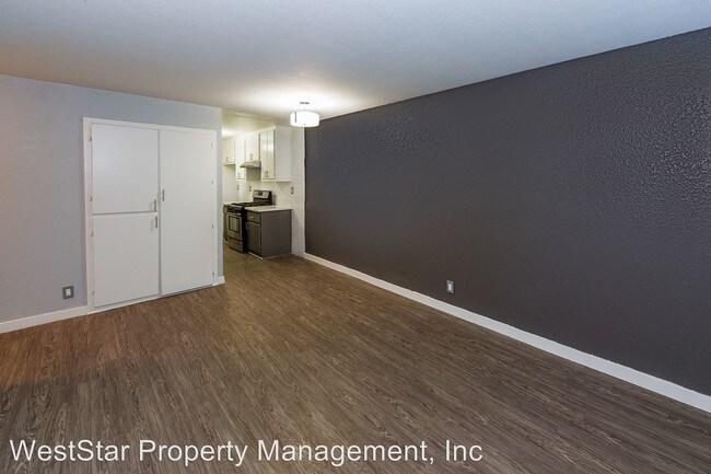 Building Photo - 753 Cerritos Ave