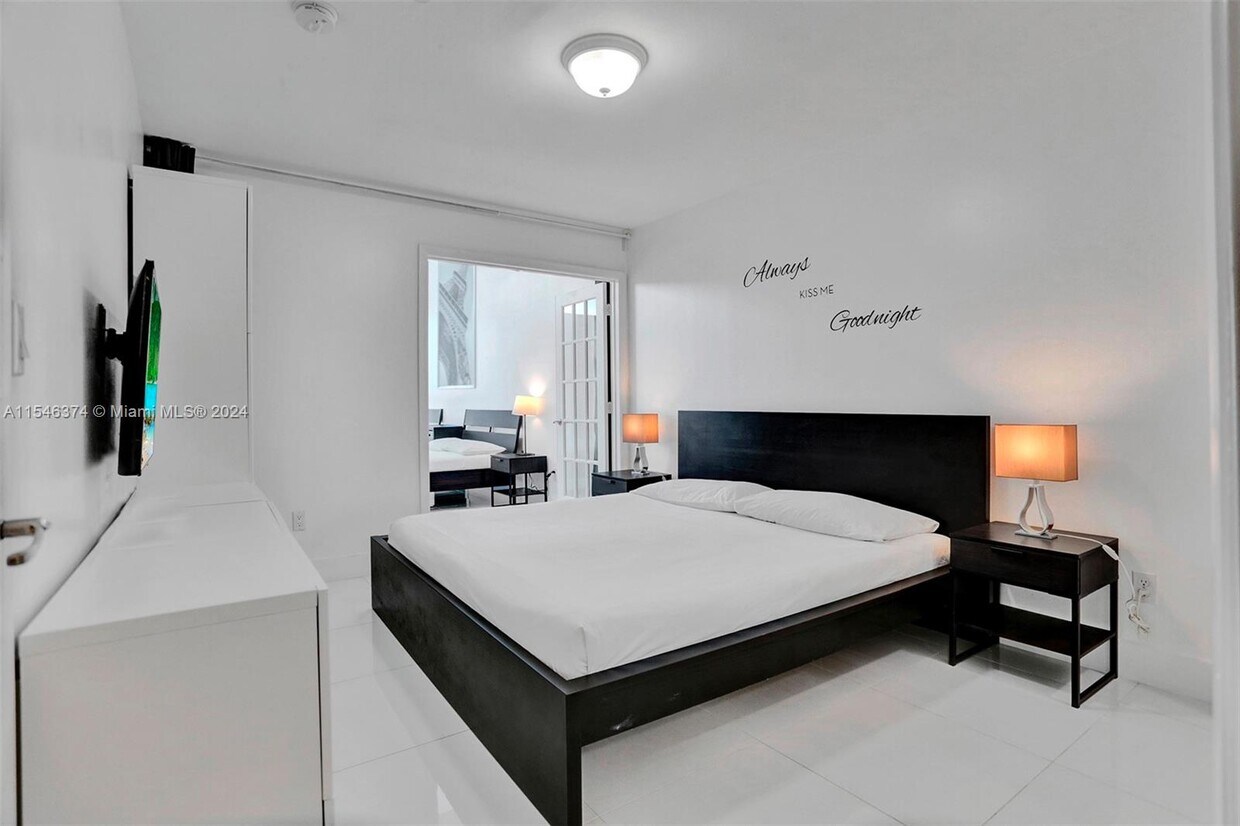 Foto principal - 5445 Collins Ave