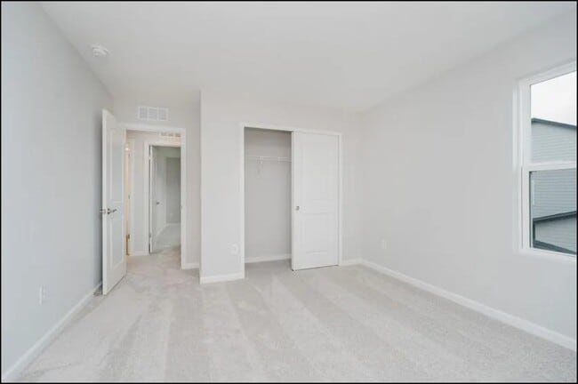 Foto del edificio - 16465 Mount Logan Rd