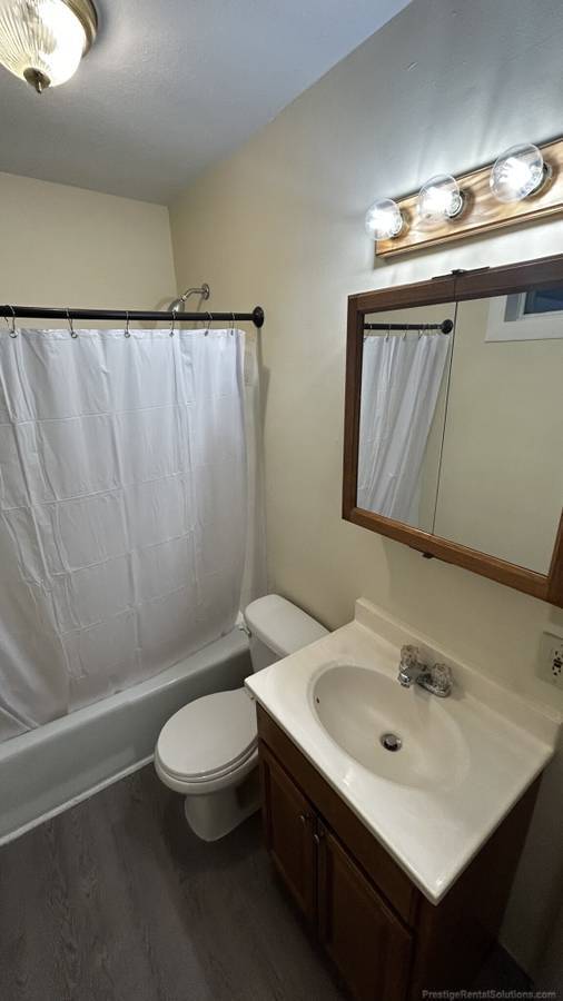 Building Photo - 1144 River St